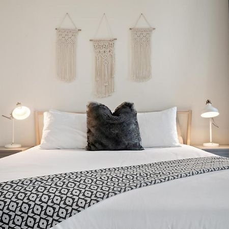 Breathtaking City Views From Dt Apt With Terrace Dubai Eksteriør billede