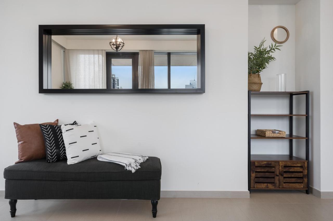 Breathtaking City Views From Dt Apt With Terrace Dubai Eksteriør billede