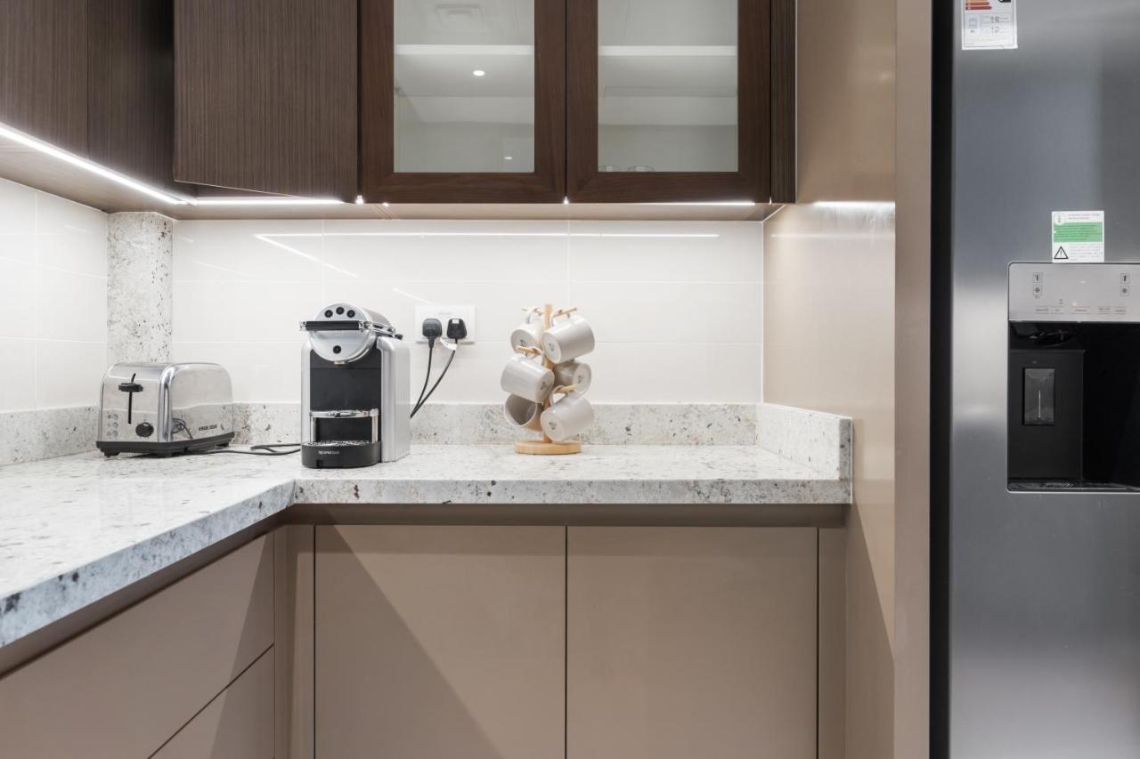 Breathtaking City Views From Dt Apt With Terrace Dubai Eksteriør billede