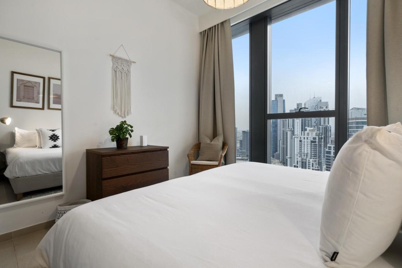 Breathtaking City Views From Dt Apt With Terrace Dubai Eksteriør billede